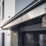 Avancée de toit aluminium brossé : 35 cm façade, entrée 1 m, terrasse 3 m